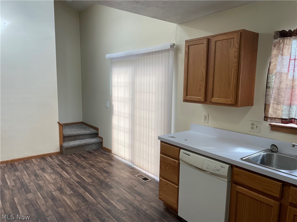 1918-1920 Eastbranch Circle NE Canton OH 44705