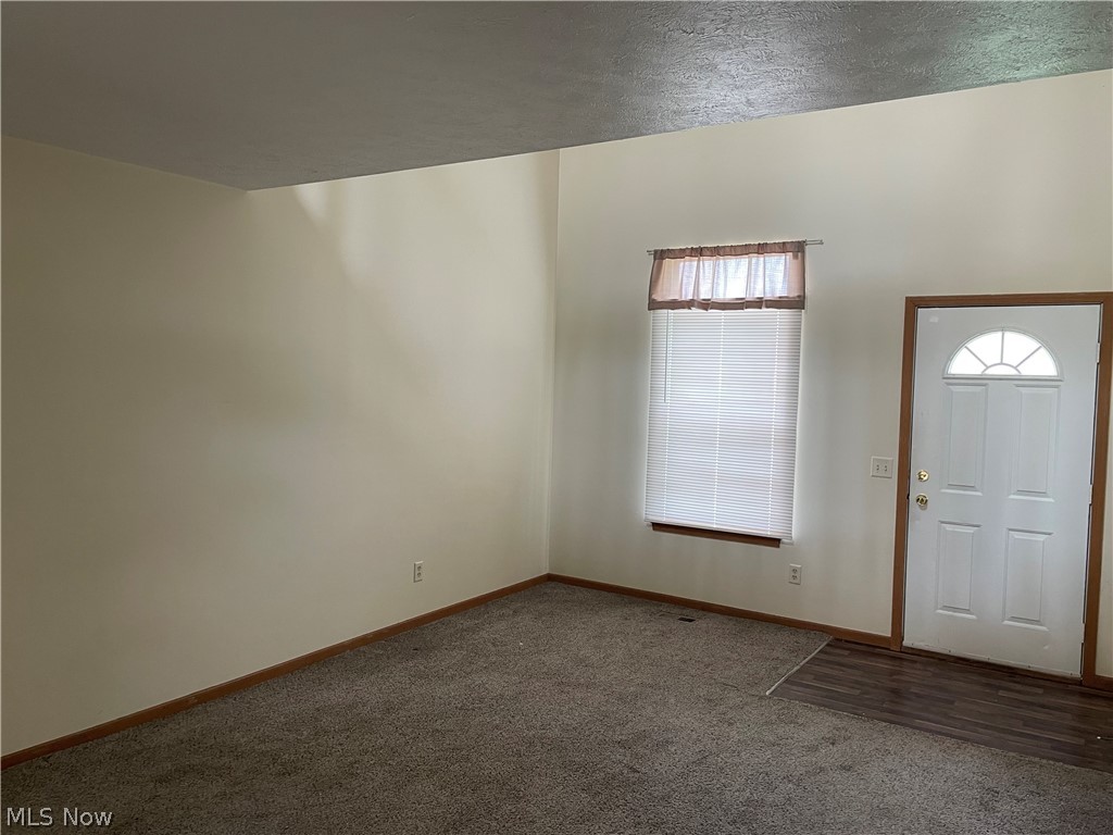 1918-1920 Eastbranch Circle NE Canton OH 44705
