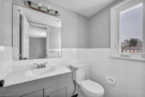 17914 Chagrin Boulevard Shaker Heights OH 44122