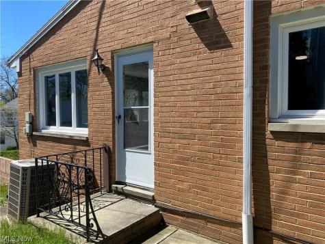 17914 Chagrin Boulevard Shaker Heights OH 44122