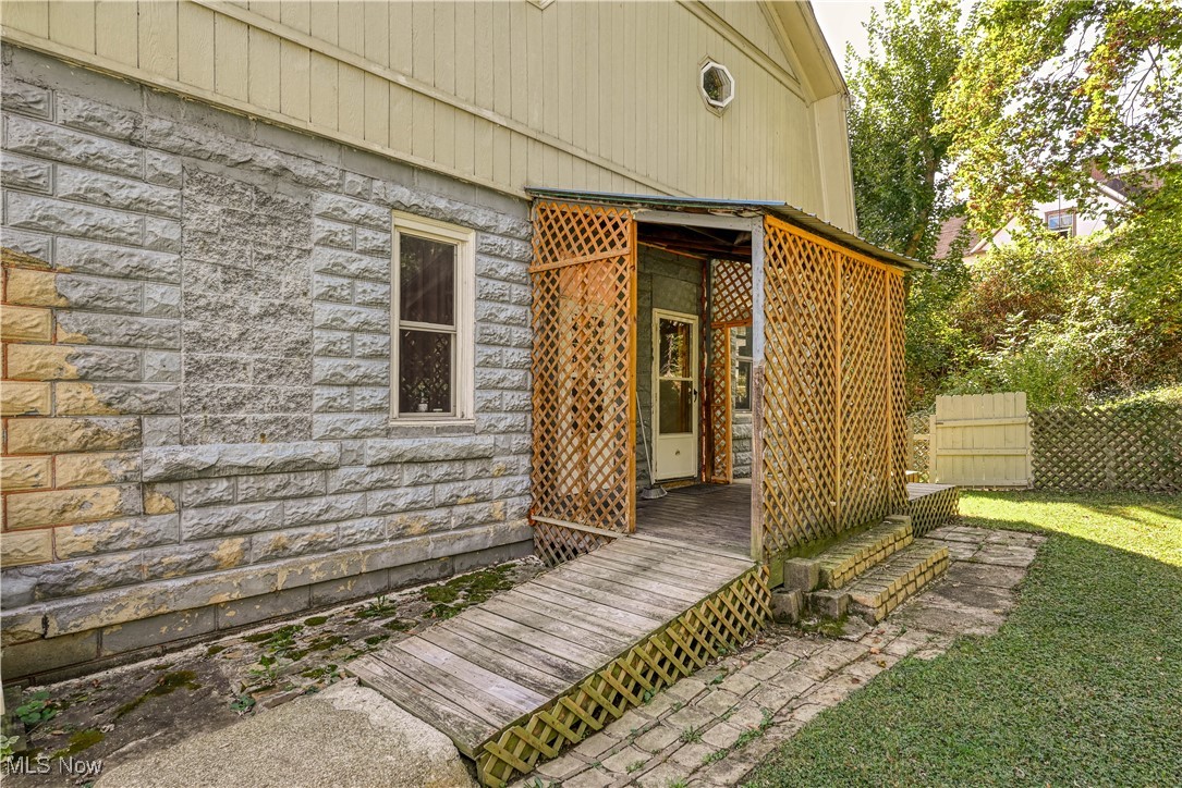 1751 Crawford Avenue Wellsville OH 43968