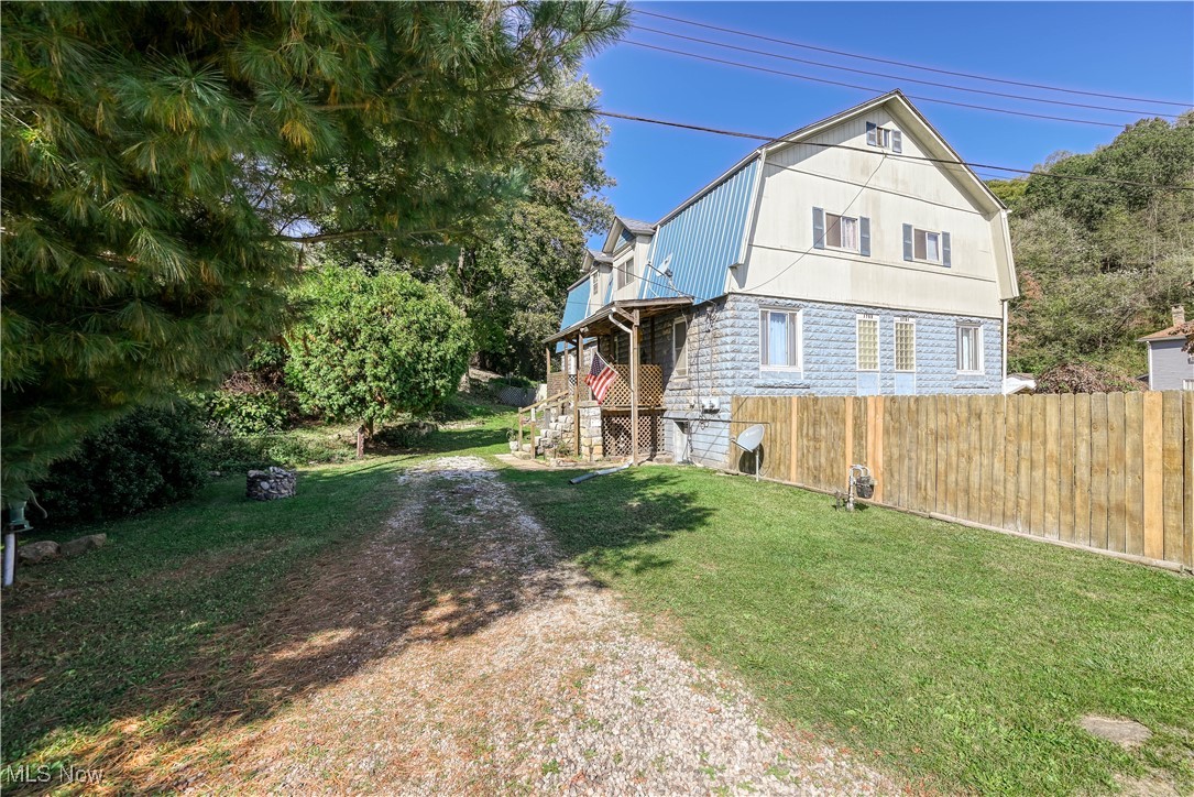 1751 Crawford Avenue Wellsville OH 43968