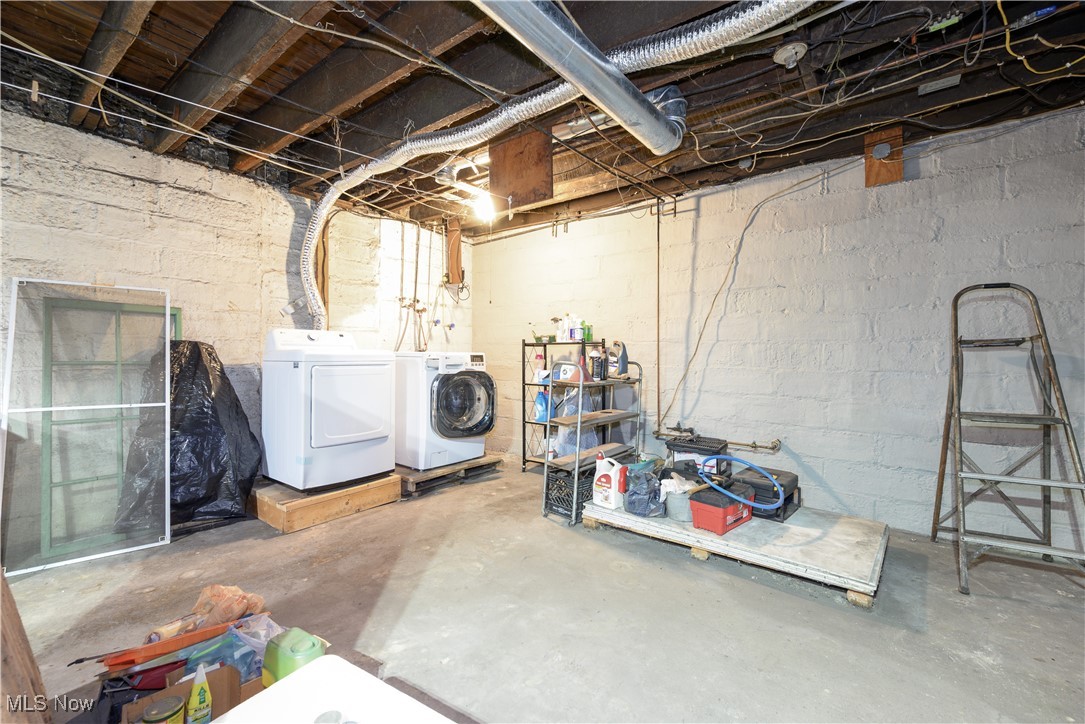 1751 Crawford Avenue Wellsville OH 43968
