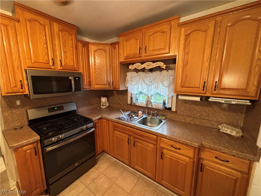 831 Whitcomb Road Cleveland OH 44110