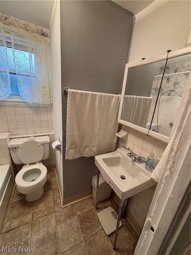831 Whitcomb Road Cleveland OH 44110