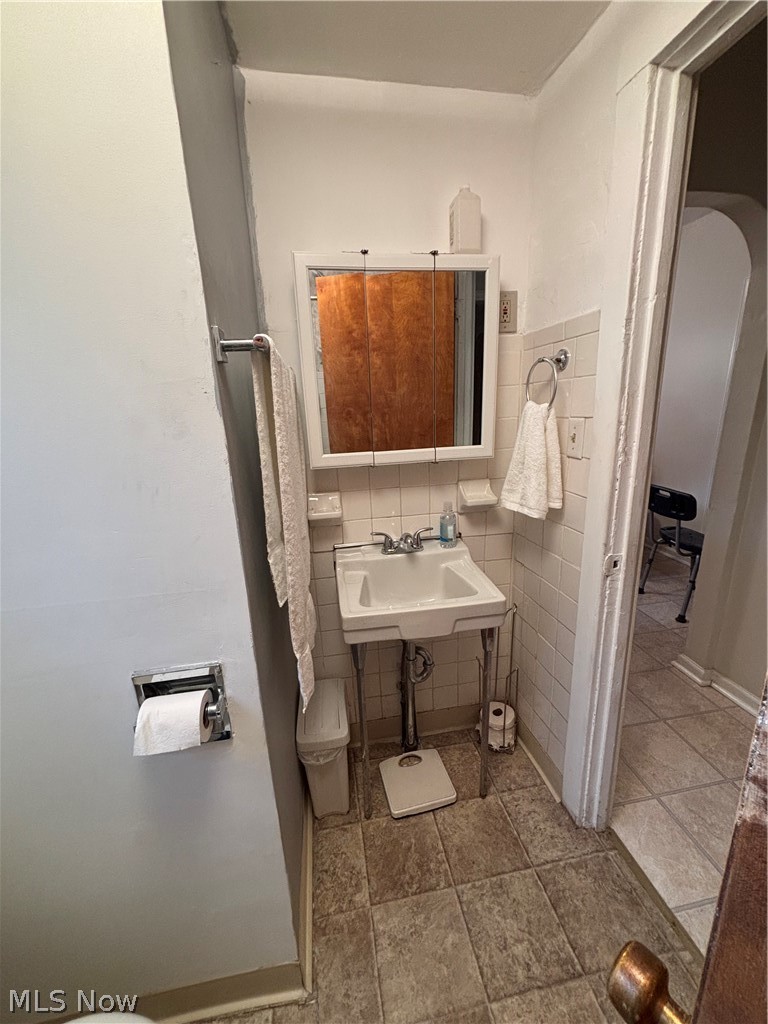831 Whitcomb Road Cleveland OH 44110