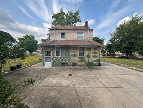 831 Whitcomb Road Cleveland OH 44110