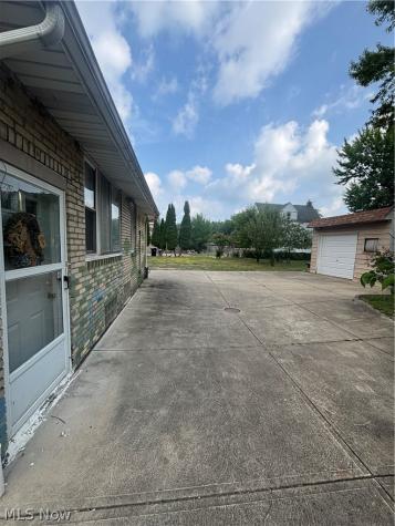 831 Whitcomb Road Cleveland OH 44110
