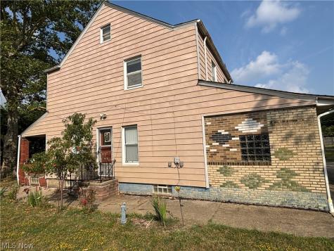 831 Whitcomb Road Cleveland OH 44110