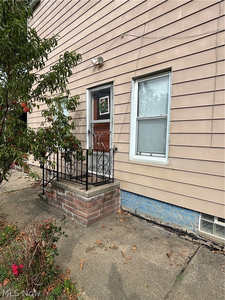 831 Whitcomb Road Cleveland OH 44110
