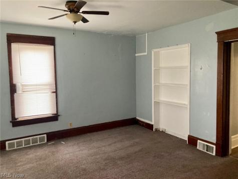 32 Summit Avenue Niles OH 44446