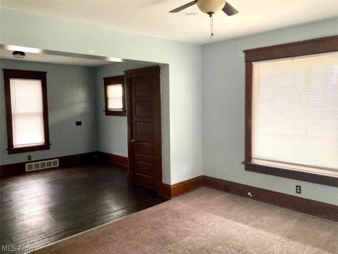 32 Summit Avenue Niles OH 44446