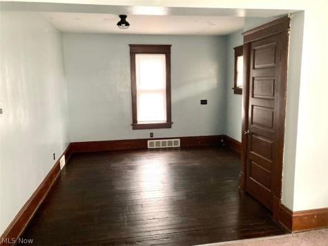 32 Summit Avenue Niles OH 44446