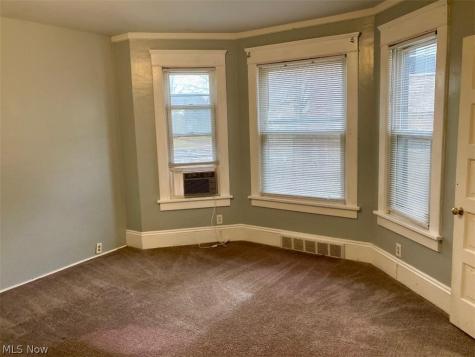 32 Summit Avenue Niles OH 44446