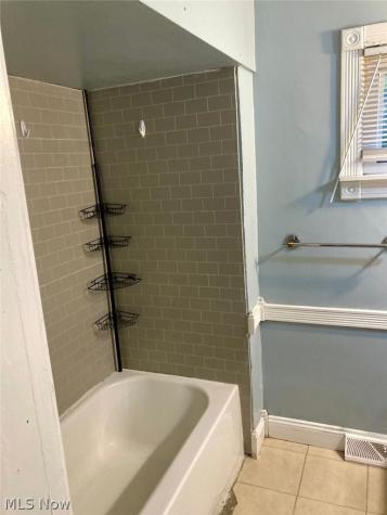 32 Summit Avenue Niles OH 44446