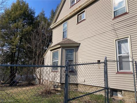 32 Summit Avenue Niles OH 44446