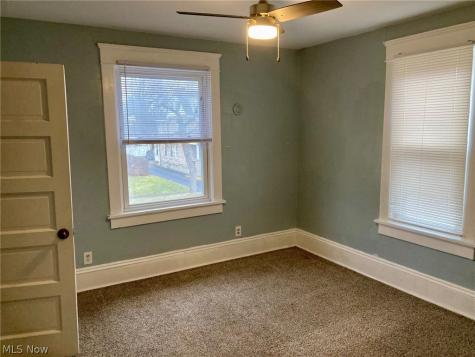 32 Summit Avenue Niles OH 44446