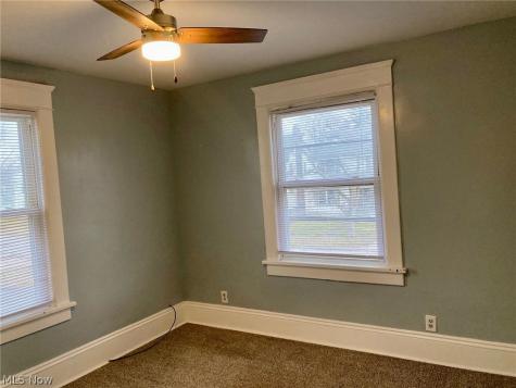 32 Summit Avenue Niles OH 44446