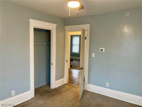 32 Summit Avenue Niles OH 44446