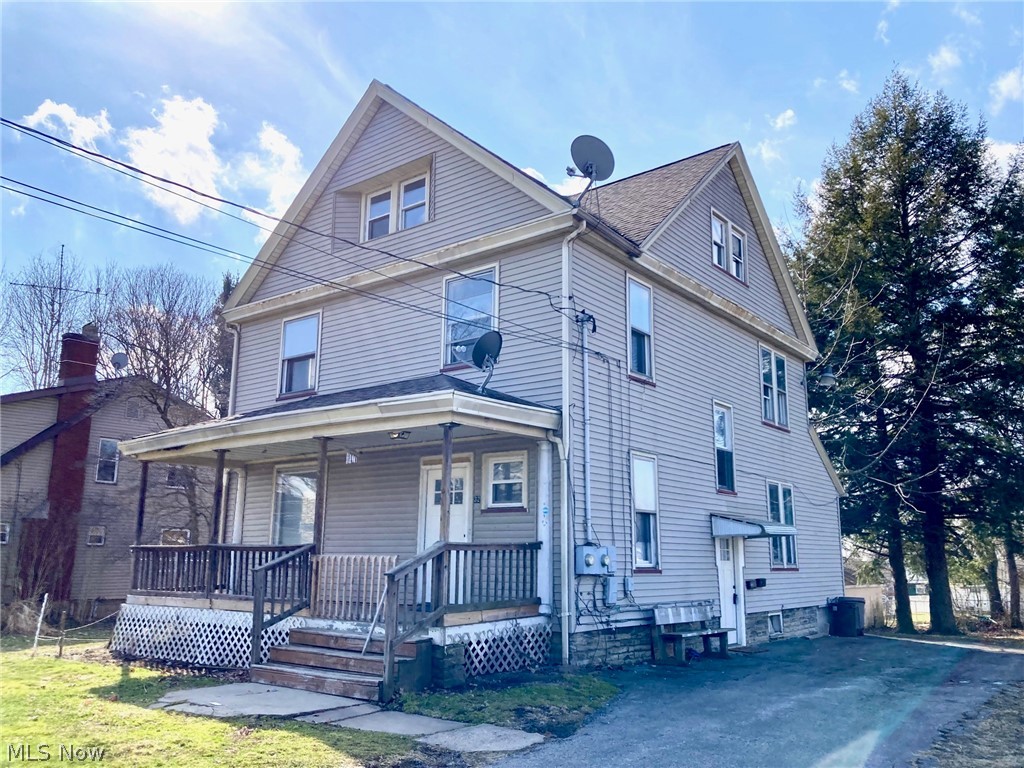 32 Summit Avenue Niles OH 44446