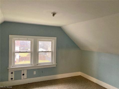 32 Summit Avenue Niles OH 44446