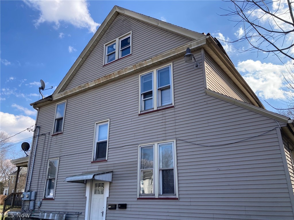 32 Summit Avenue Niles OH 44446