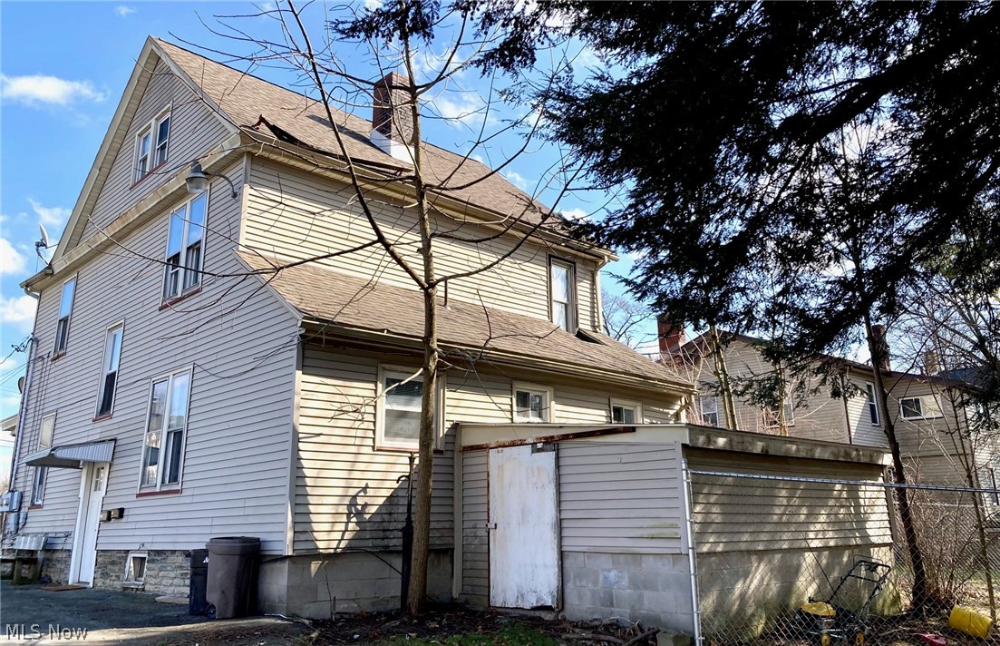 32 Summit Avenue Niles OH 44446