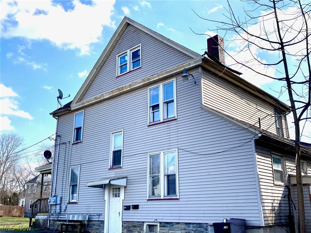 32 Summit Avenue Niles OH 44446