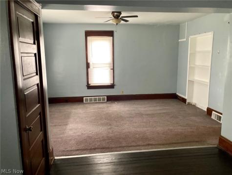 32 Summit Avenue Niles OH 44446