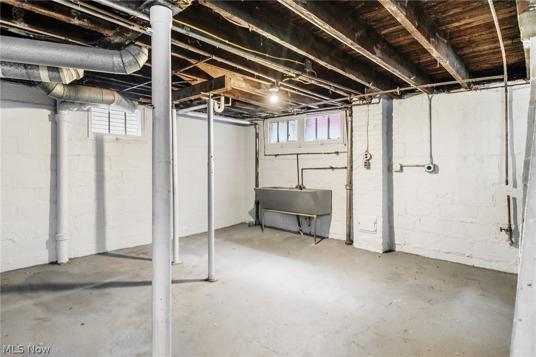 2597 W 15th Street Cleveland OH 44113