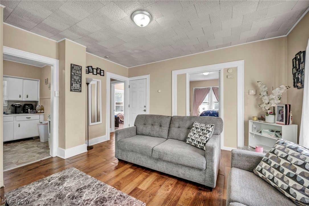 1282 Pondview Avenue Akron OH 44305