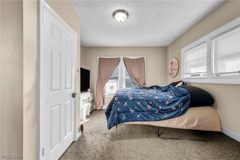 1282 Pondview Avenue Akron OH 44305