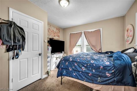 1282 Pondview Avenue Akron OH 44305