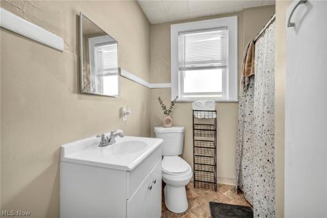 1282 Pondview Avenue Akron OH 44305