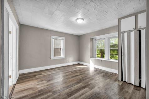 1282 Pondview Avenue Akron OH 44305