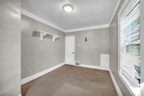 1282 Pondview Avenue Akron OH 44305