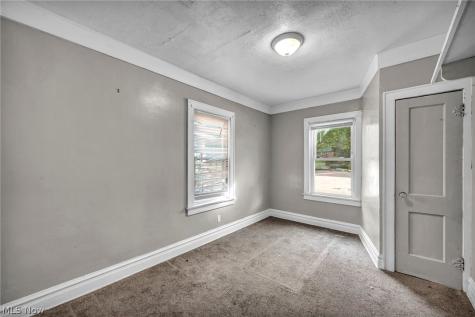 1282 Pondview Avenue Akron OH 44305