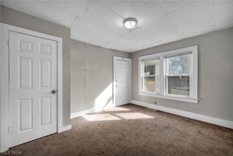 1282 Pondview Avenue Akron OH 44305