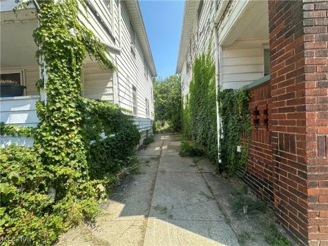 737 E 165th Street Cleveland OH 44110