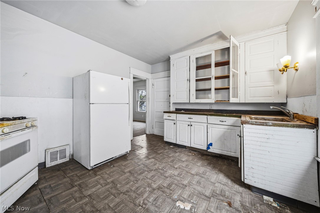 6732 Edna Avenue Cleveland OH 44103