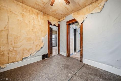 6732 Edna Avenue Cleveland OH 44103
