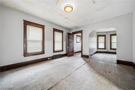 6732 Edna Avenue Cleveland OH 44103