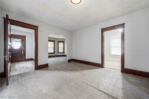 6732 Edna Avenue Cleveland OH 44103