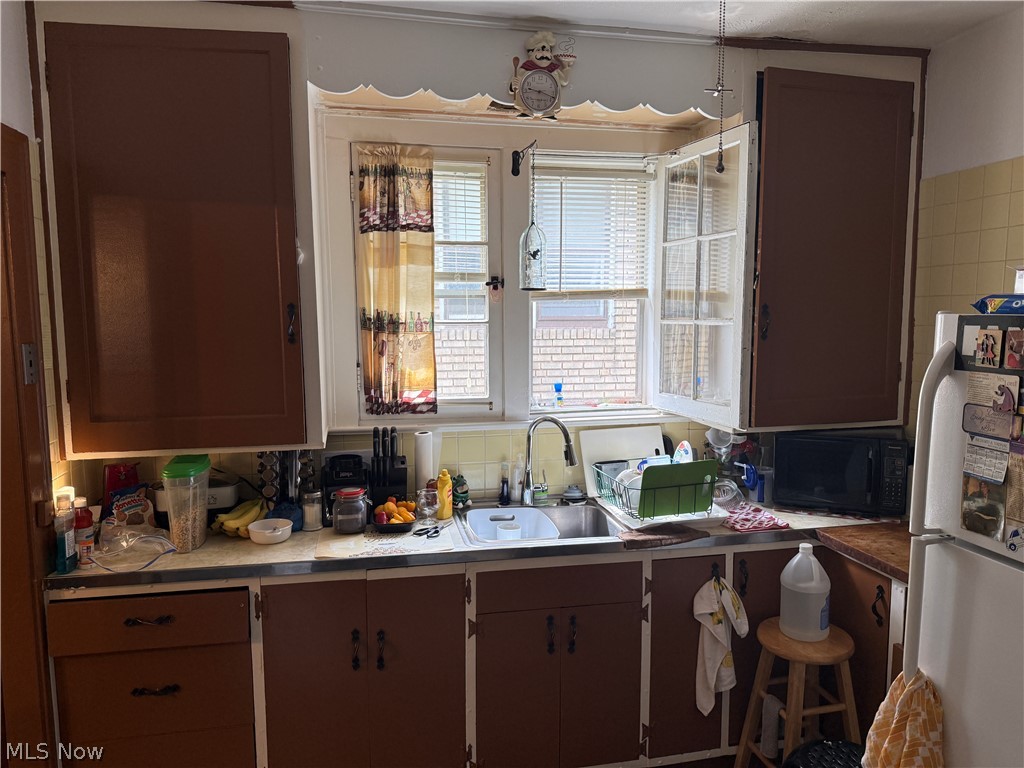 1574 Glenmont Road East Cleveland OH 44118