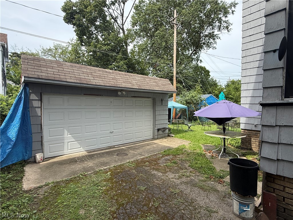 1574 Glenmont Road East Cleveland OH 44118
