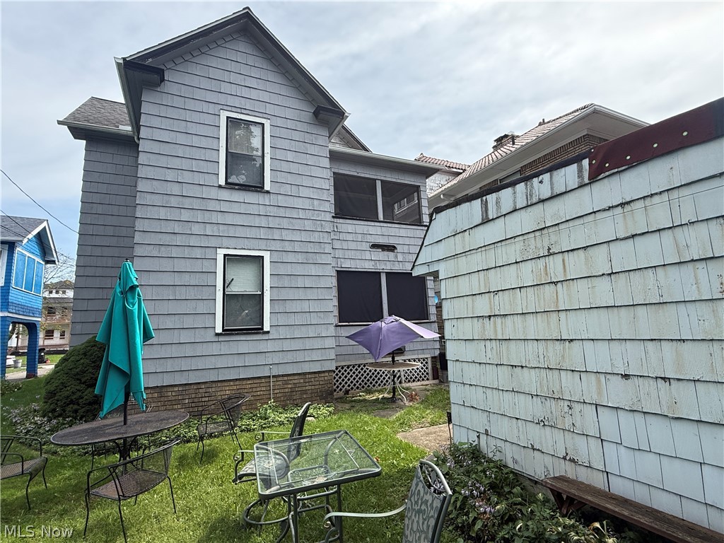 1574 Glenmont Road East Cleveland OH 44118