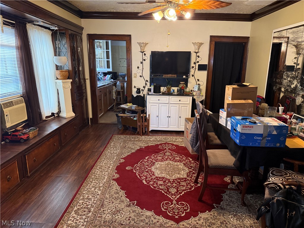 1574 Glenmont Road East Cleveland OH 44118