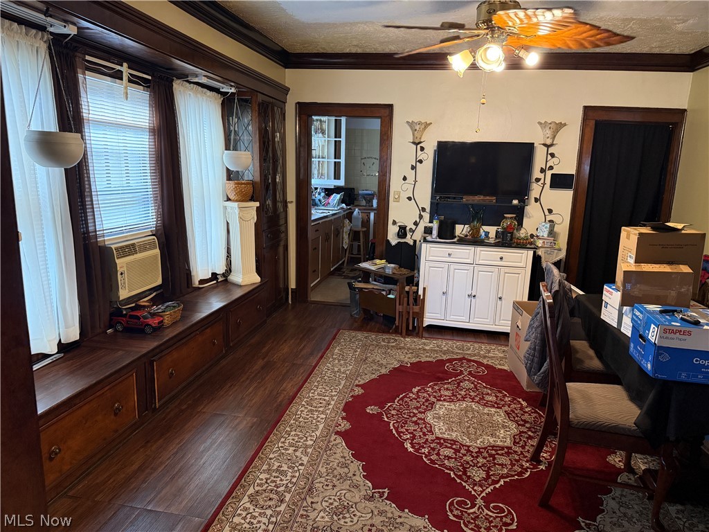 1574 Glenmont Road East Cleveland OH 44118