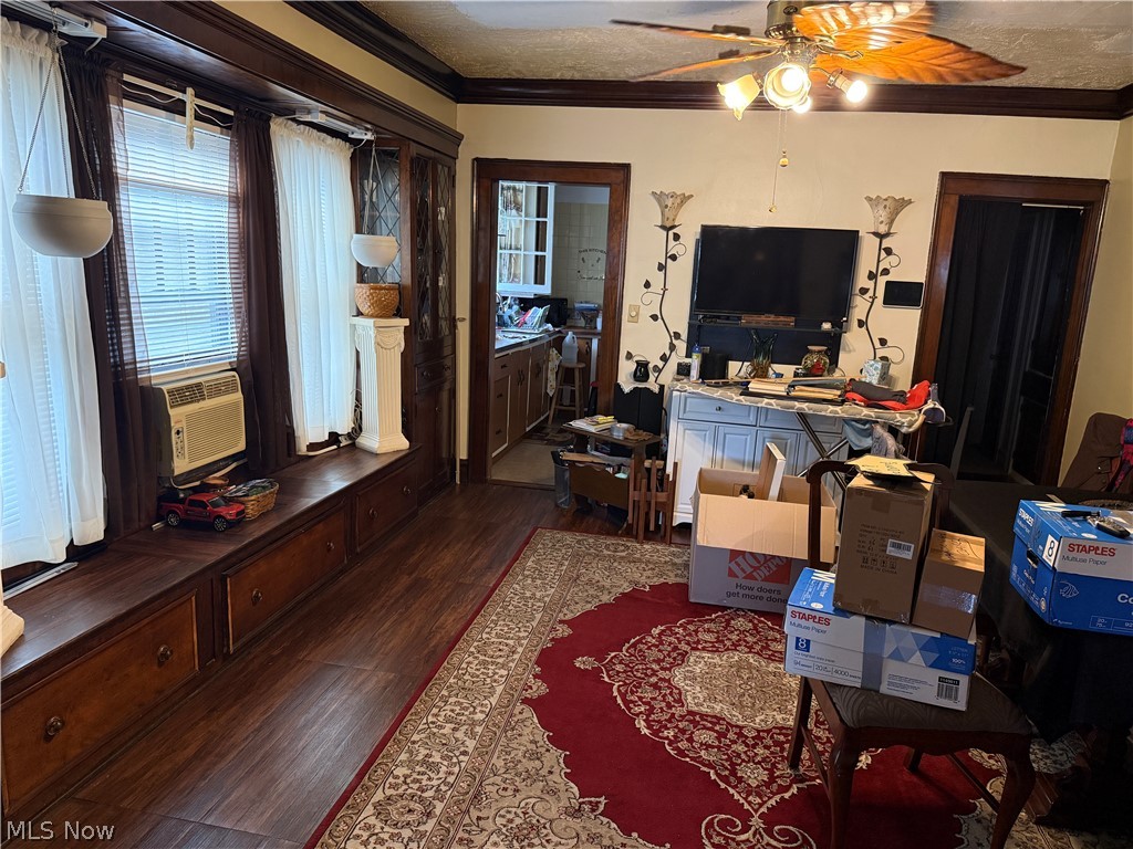 1574 Glenmont Road East Cleveland OH 44118