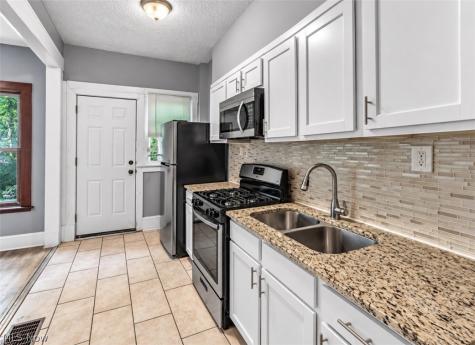 7507 Lawnview Avenue Cleveland OH 44103